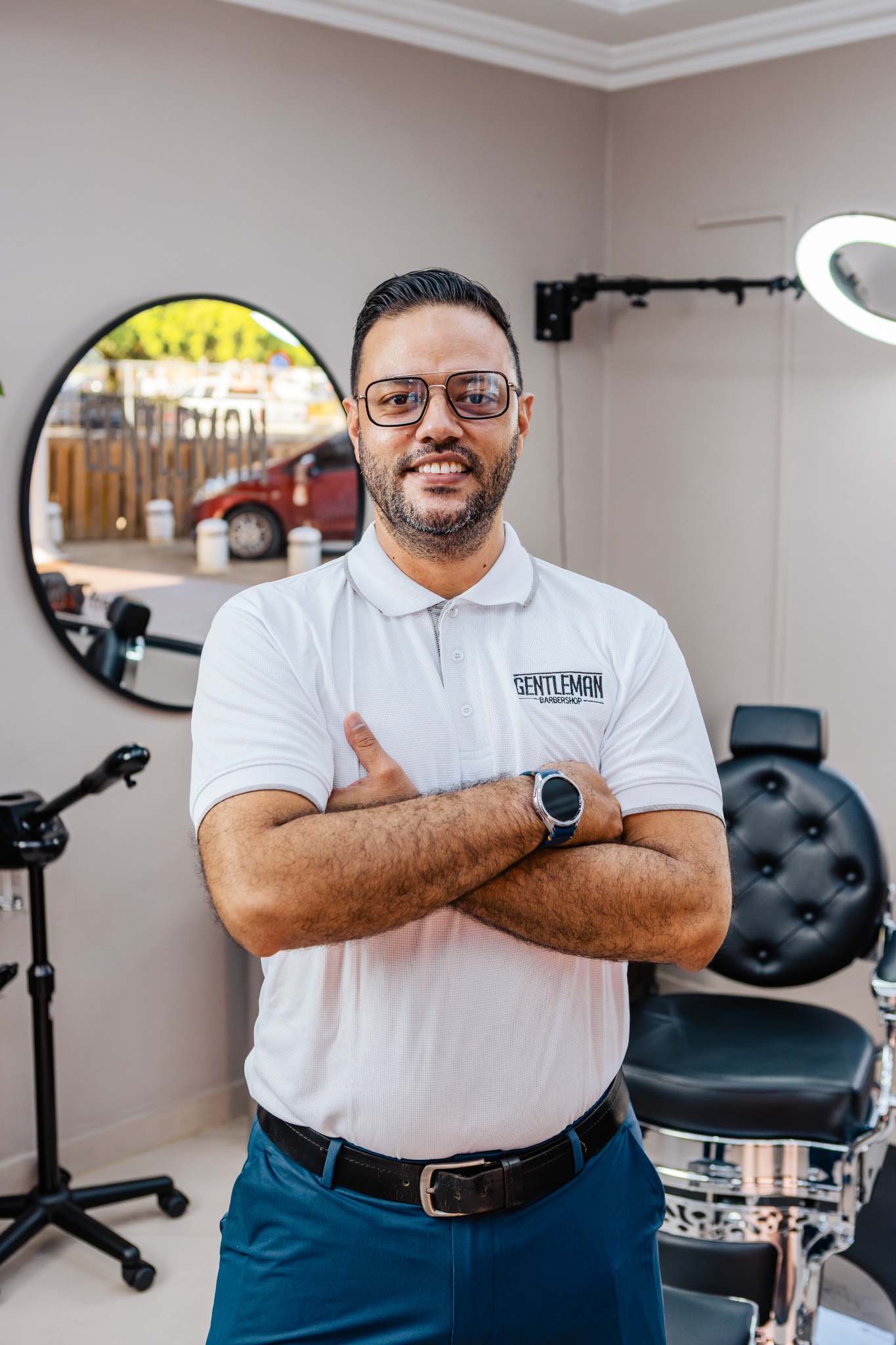 Anderson, professional barber from Colombia